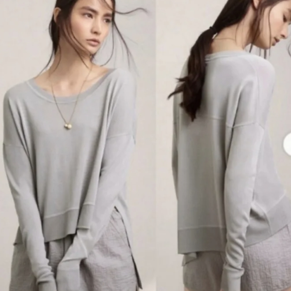 Aritzia Wilfred Womens Librement Sweater Size Medium Gray Asymmetrical Hem Slit